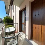 3v Ugo Whit Pool Appartement
