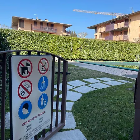 3v Ugo Whit Pool Apartman